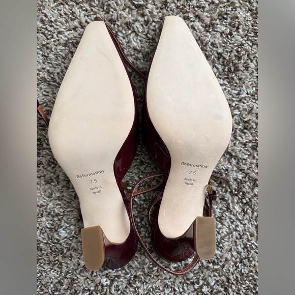 Reformation Natasha Pump in Wine Patent - Picture 5 of 7